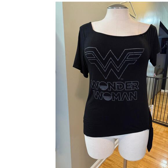 Torrid 0 (0X size 12) Wonder Woman DC Comics Off Shoulder Knit Jersey T Shirt - Picture 3 of 3